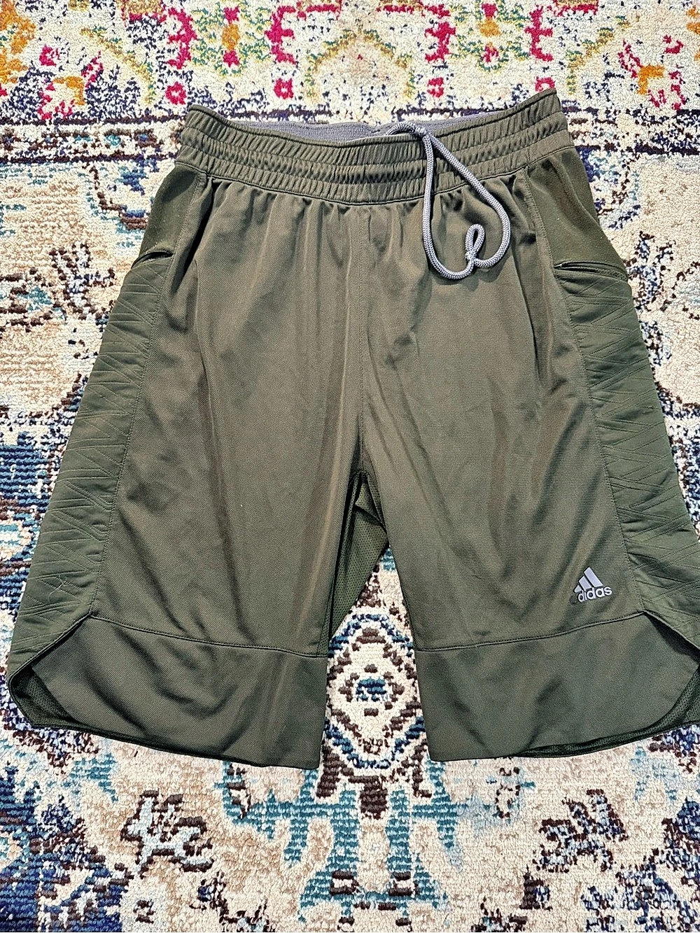 adidas Athletic Shorts in Green Size Large Like New